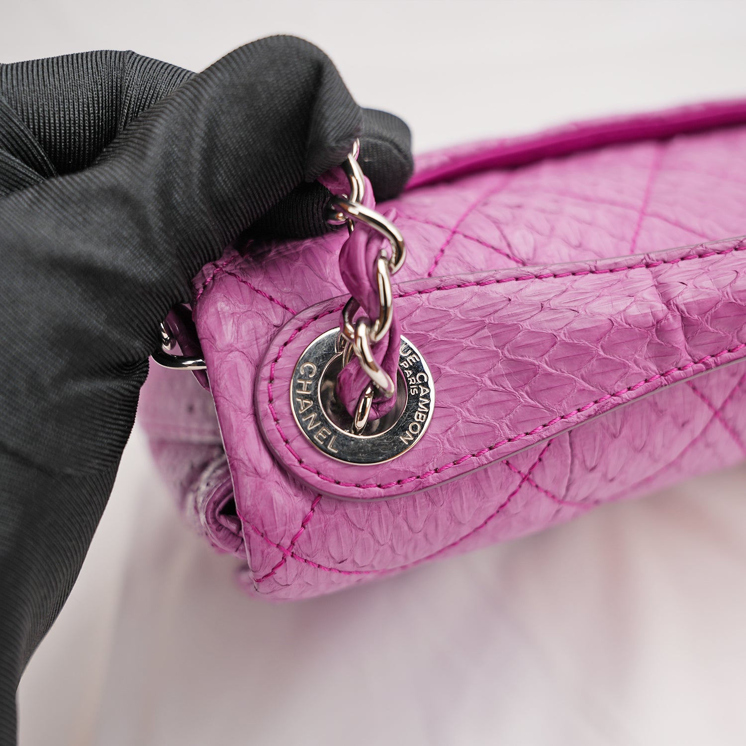 CHANEL Classic Flap Easy Carry Media in Pitone Viola Matelassé