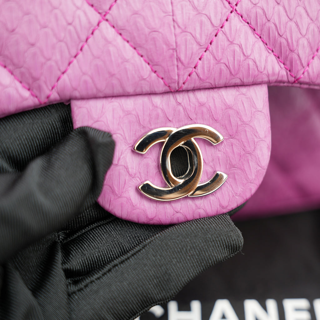 CHANEL Classic Flap Easy Carry Media in Pitone Viola Matelassé