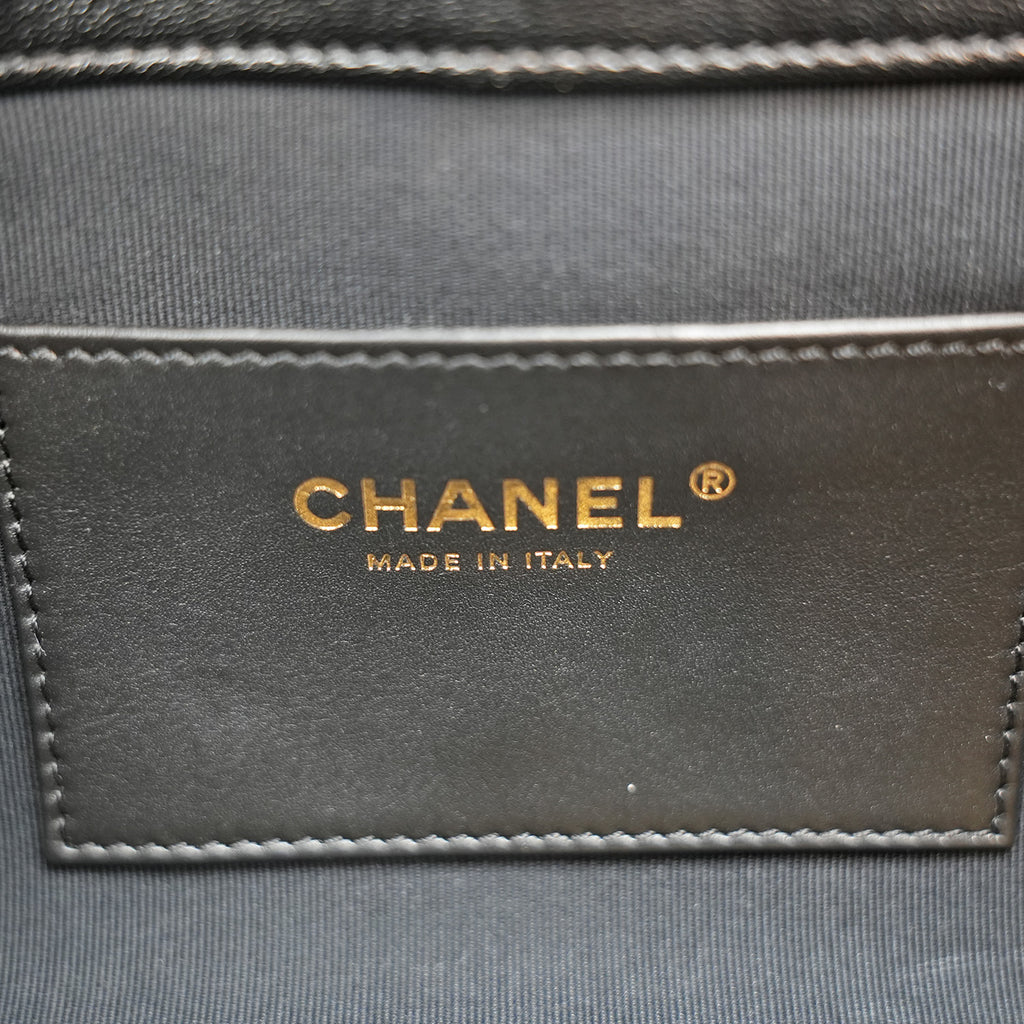 Chanel 24P Shiny Lambskin Quilted CC Hobo Black Borsa