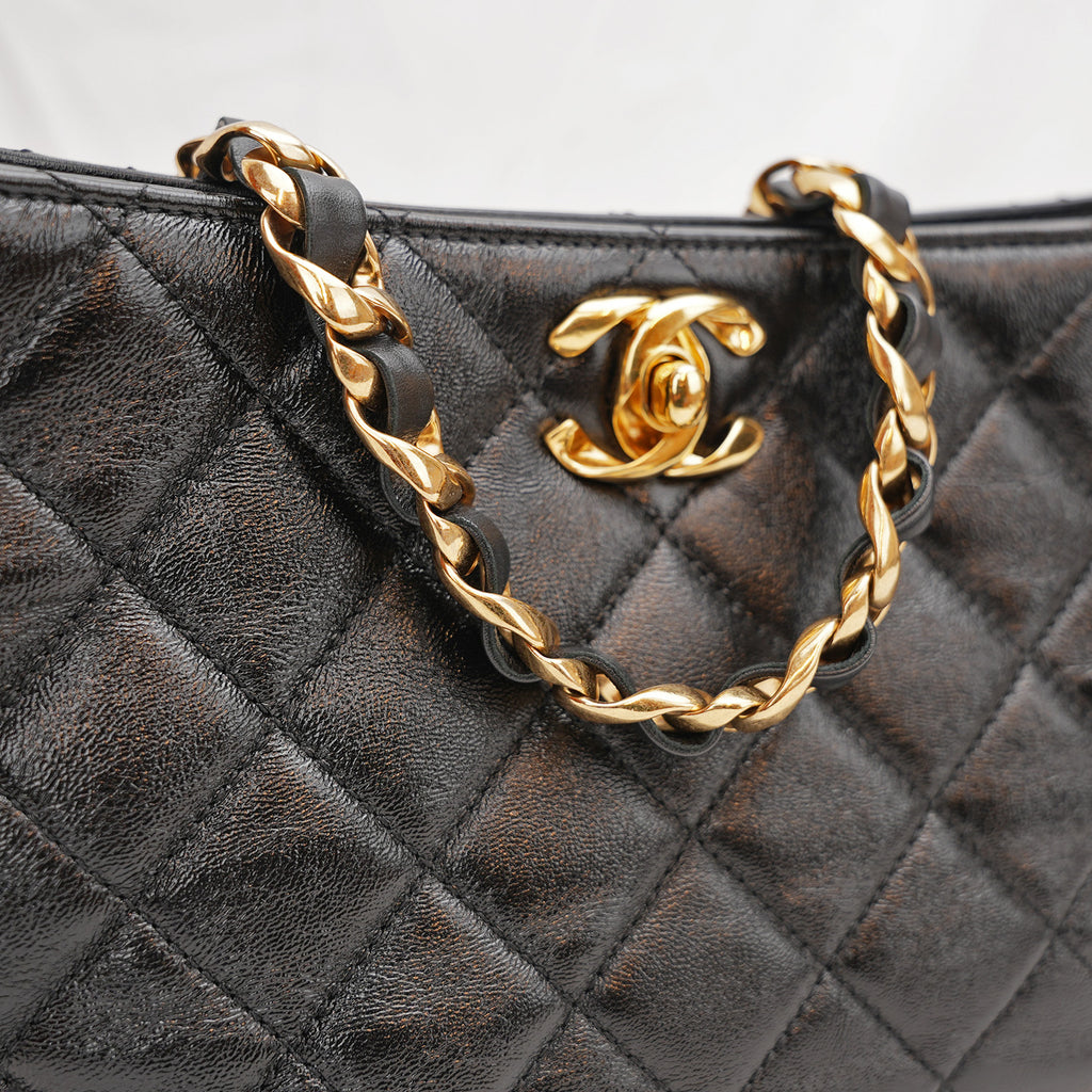 Chanel 24P Shiny Lambskin Quilted CC Hobo Black Borsa