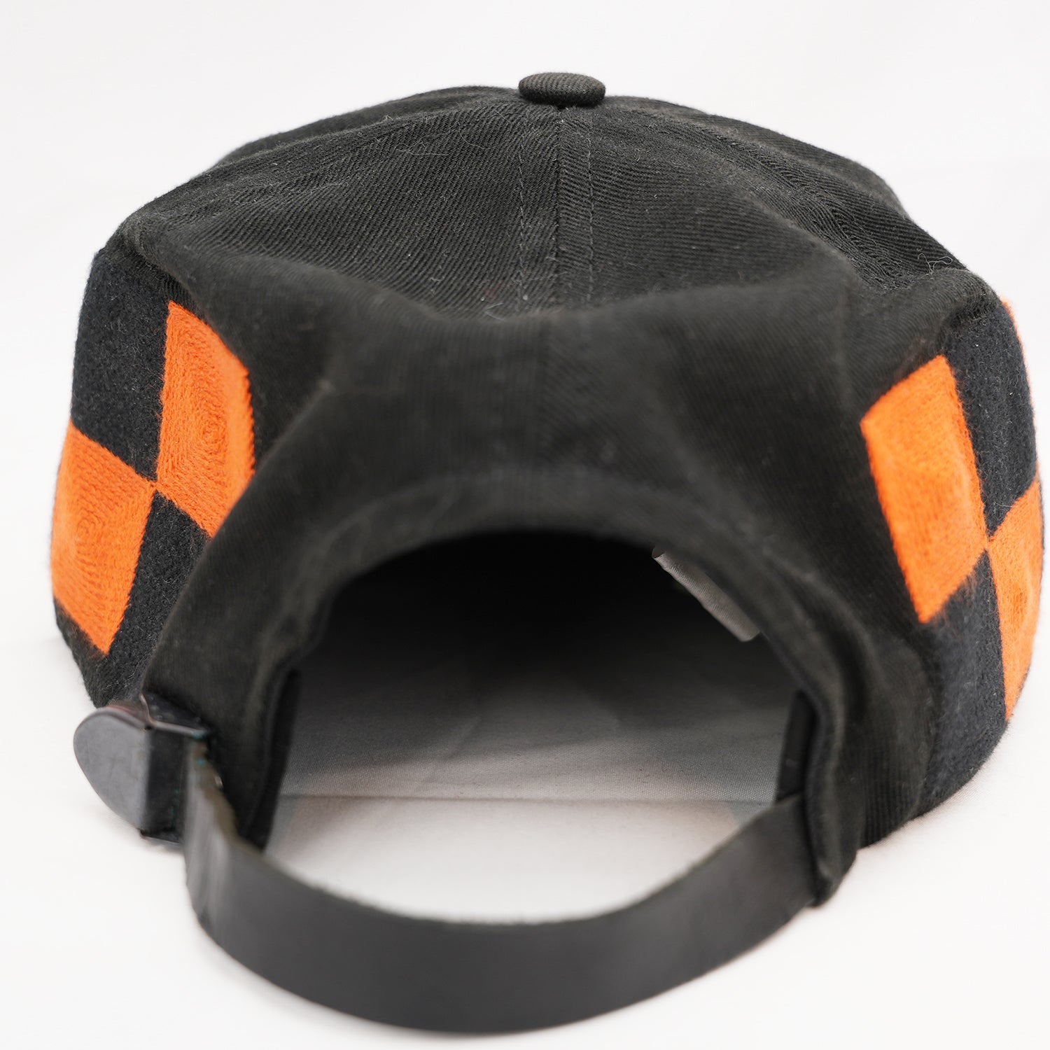 Off-White Cappello Baseball Nero con Motivo Geometrico Arancione