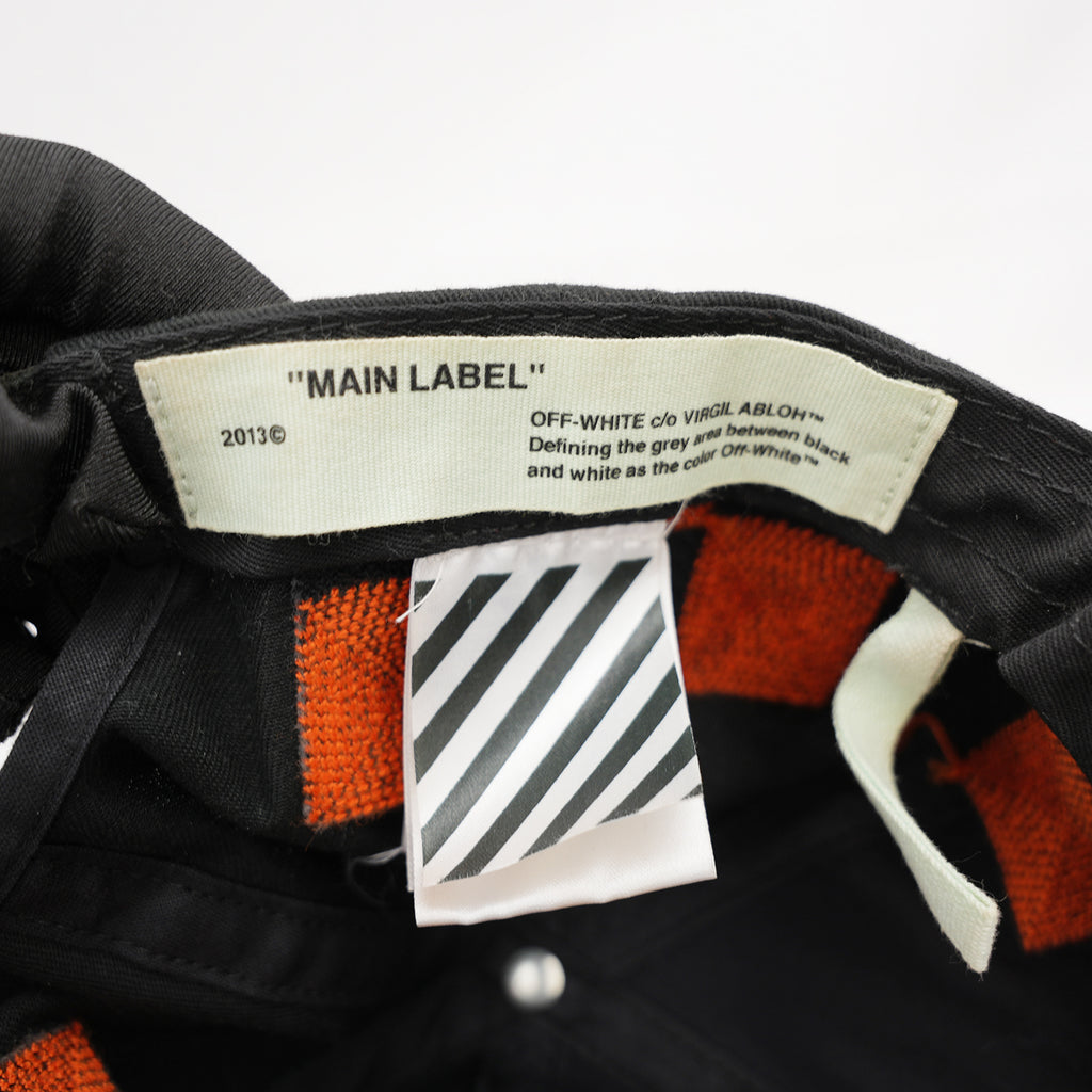 Off-White Cappello Baseball Nero con Motivo Geometrico Arancione
