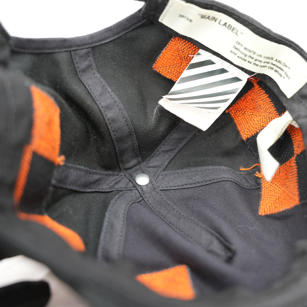 Off-White Cappello Baseball Nero con Motivo Geometrico Arancione