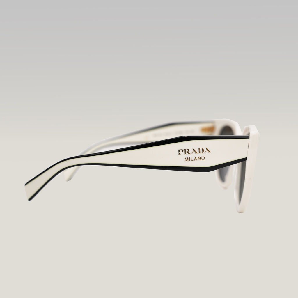 Prada occhiali da sole bianchi con logo nero a contrasto