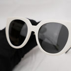 Prada occhiali da sole bianchi con logo nero a contrasto