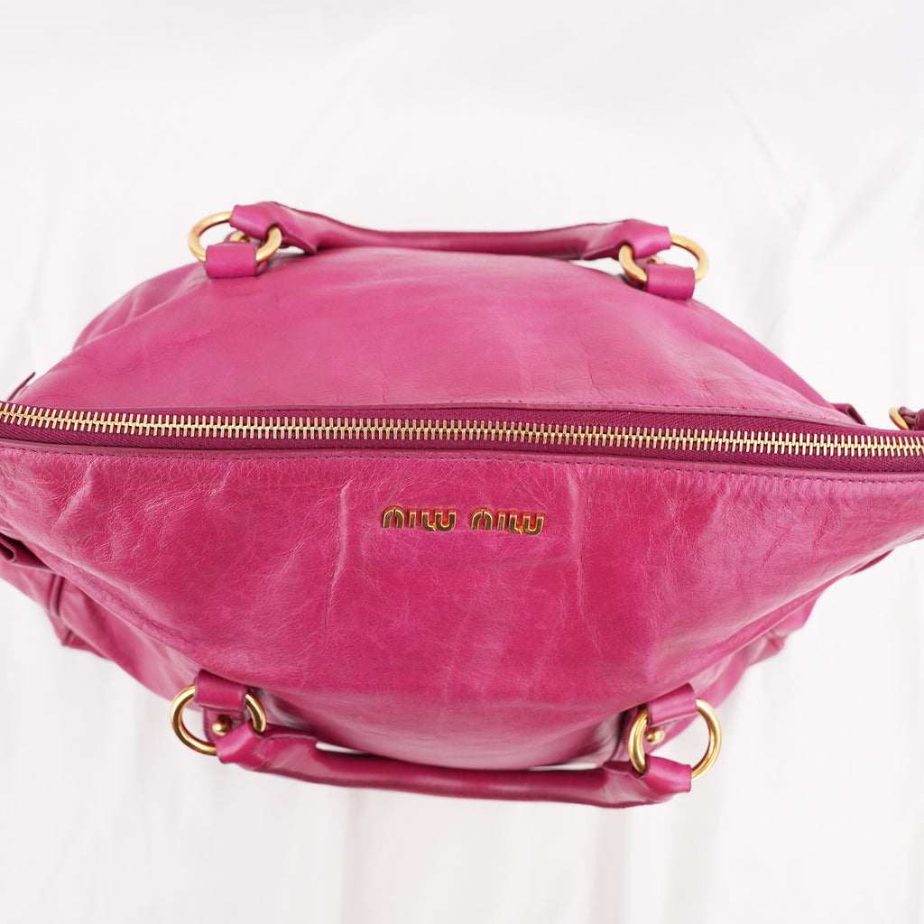 Miu Miu Vitello Bow Bag Borsa a Mano in Pelle Cerata Rosa Fucsia con Fiocchi Laterali e Dettagli Dorati