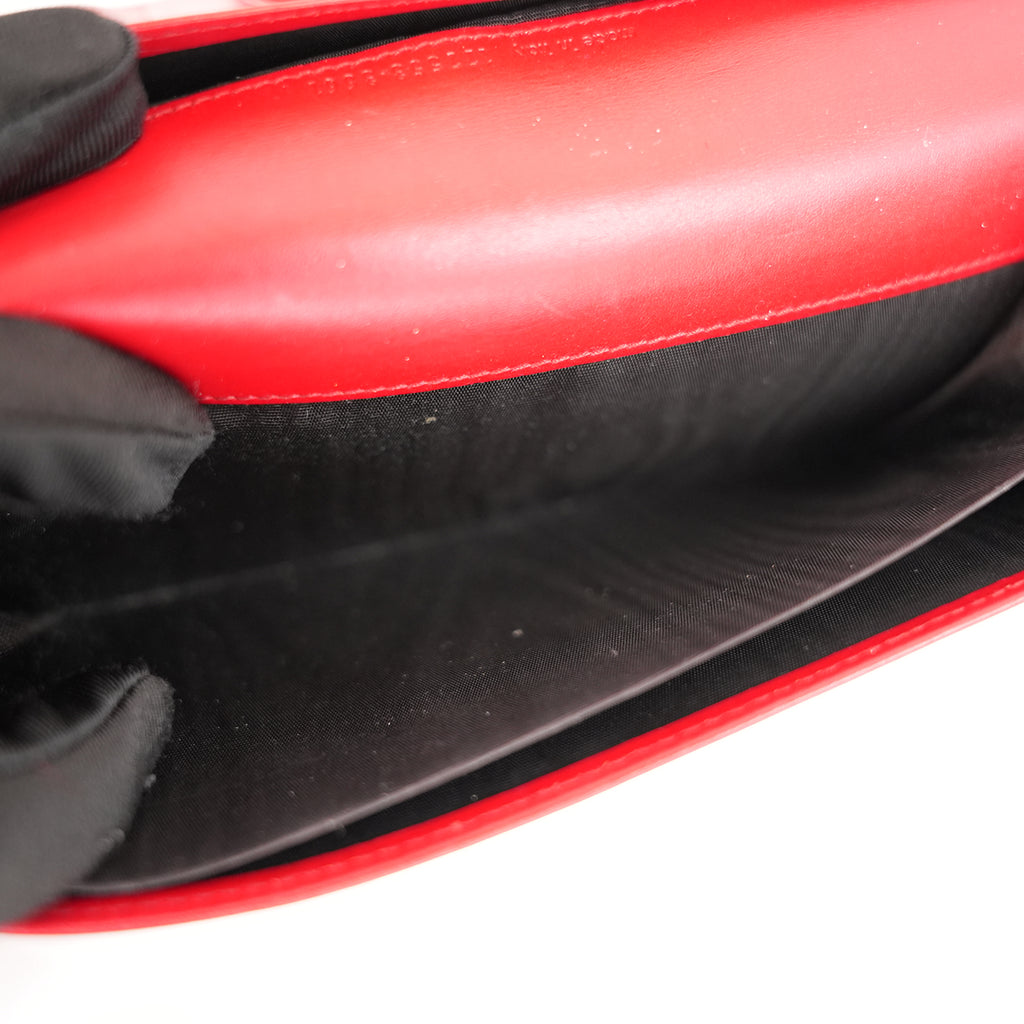 Saint Laurent Belle de Jour Pochette in Pelle Verniciata Rossa con Logo YSL Impresso