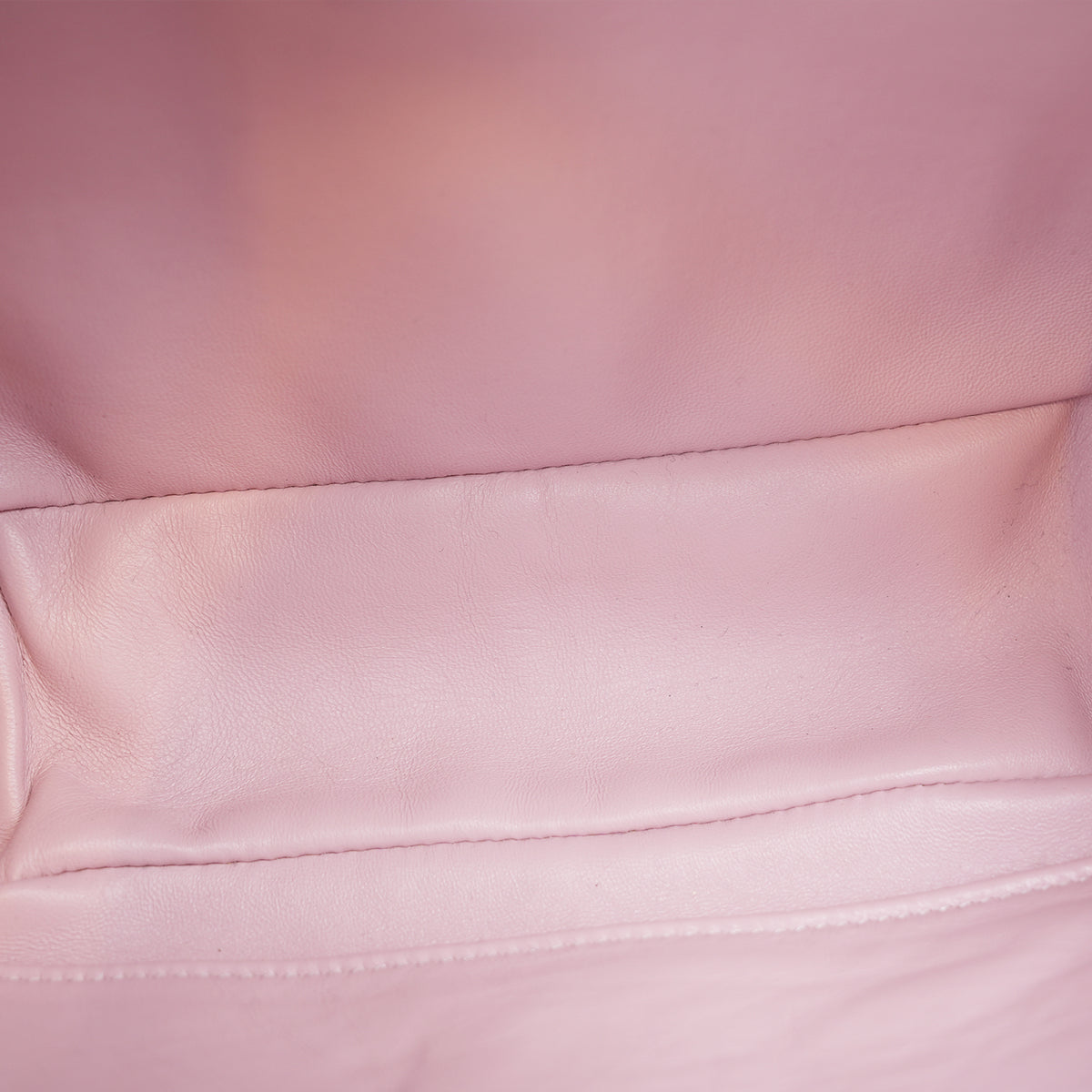 Prada Bauletto Piccolo in Pelle Rosa Cipria con Logo Triangolare e Dettagli Argentati – Dust Bag Inclusa