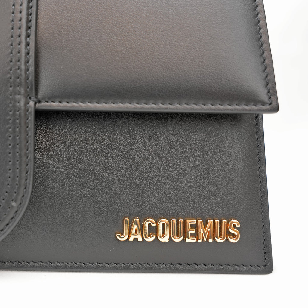 Jacquemus Le Grand Bambino nero con logo oro