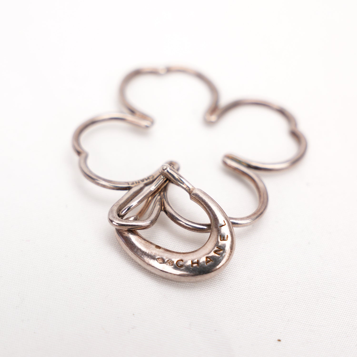 Chanel Orecchini CC Quadrifoglio in Metallo Dorato Vintage