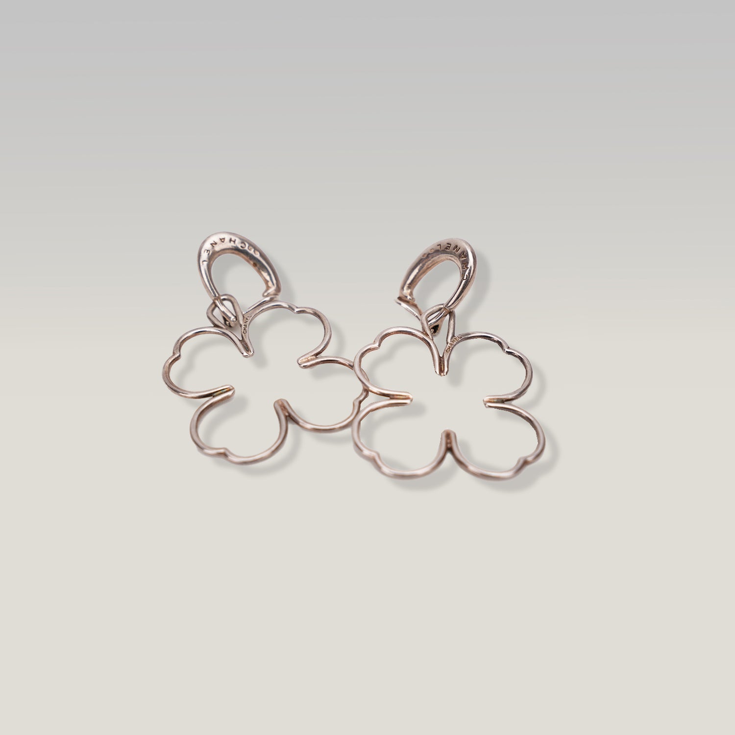 Chanel Orecchini CC Quadrifoglio in Metallo Dorato Vintage