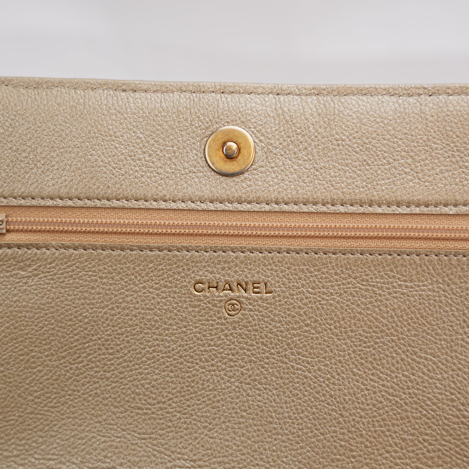 Chanel Wallet On Chain in rafia intrecciata beige