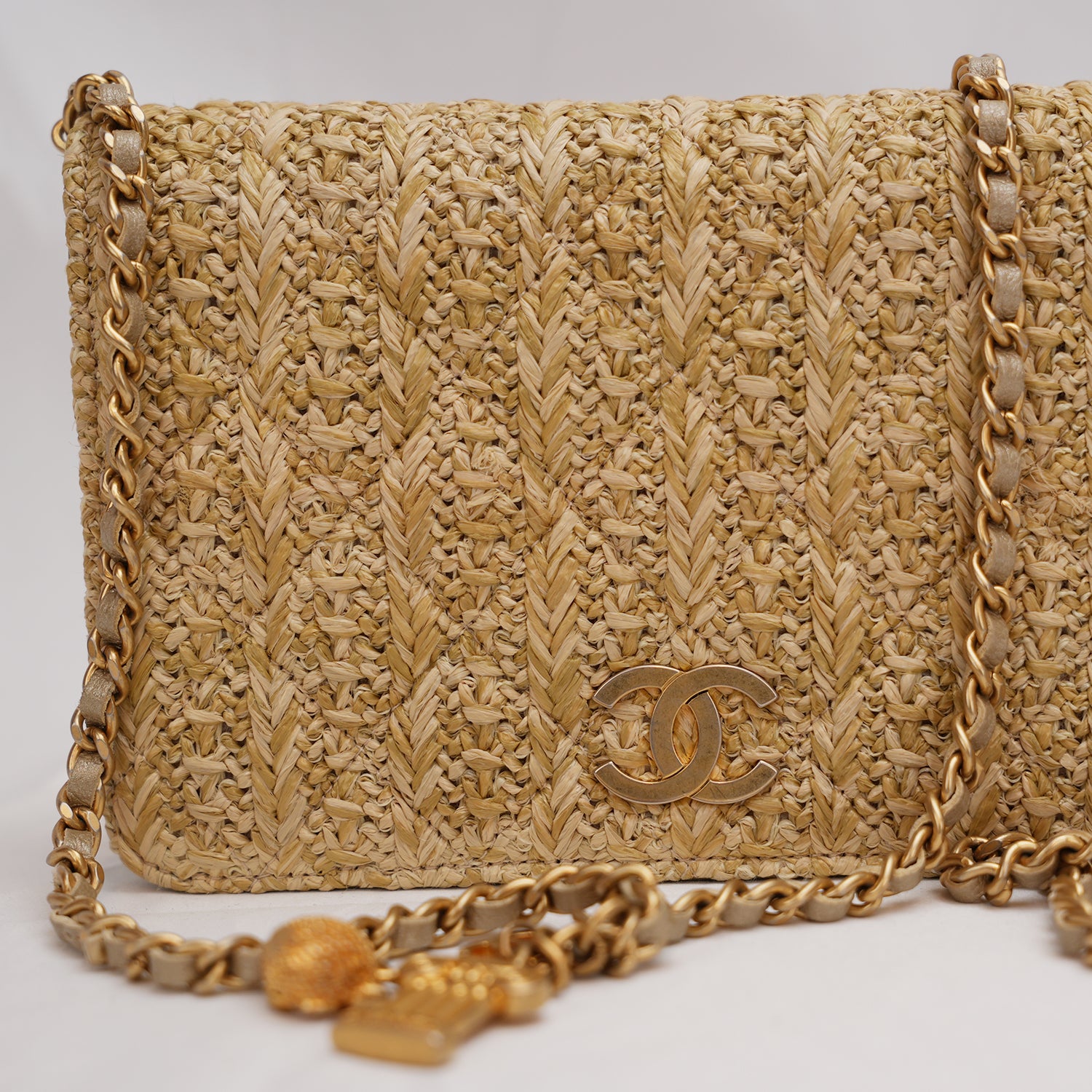 Chanel Wallet On Chain in rafia intrecciata beige
