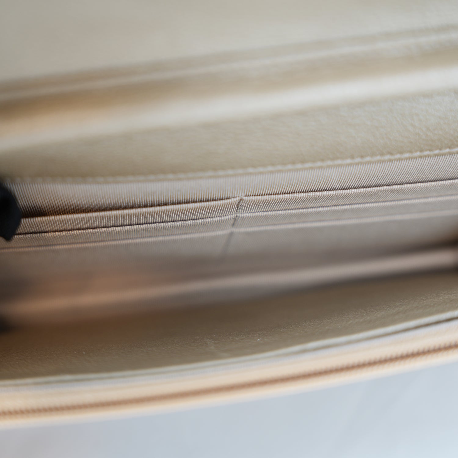 Chanel Wallet On Chain in rafia intrecciata beige