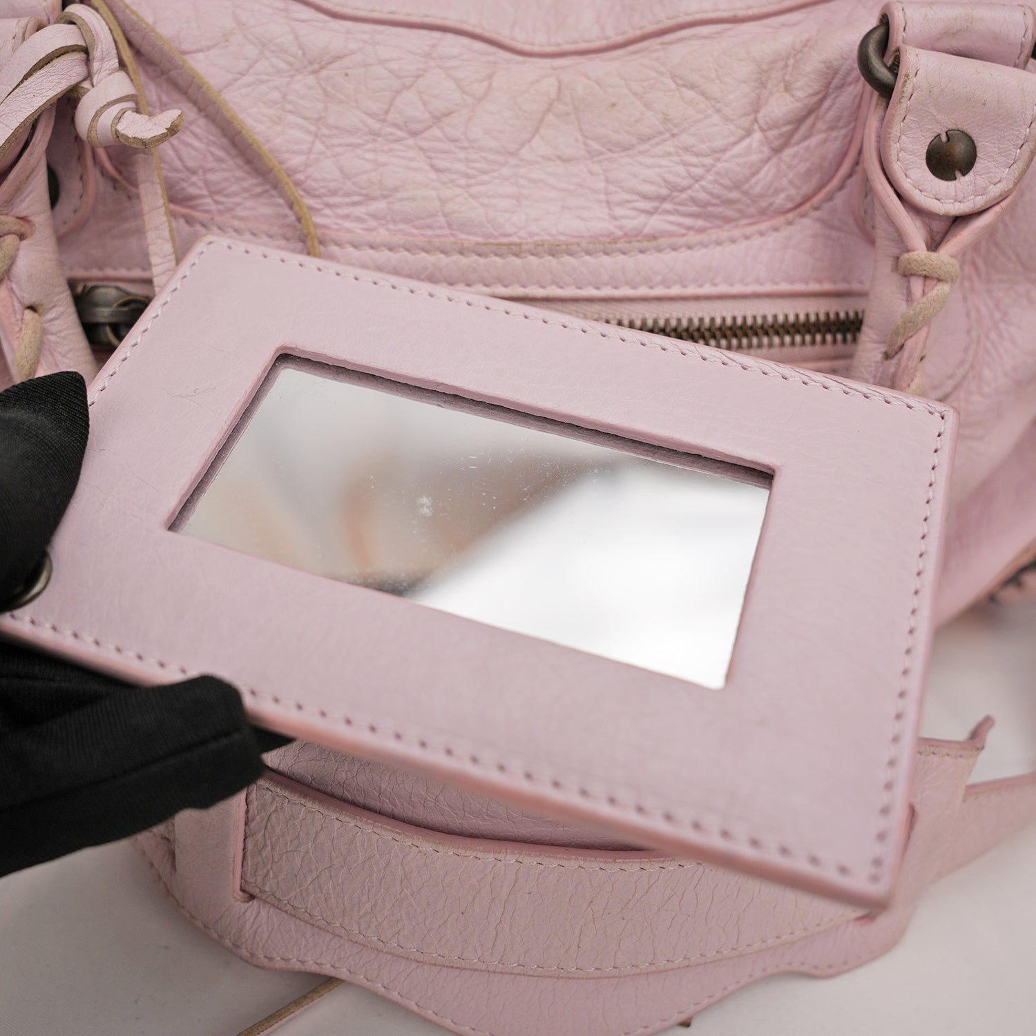 Balenciaga borsa City media in pelle rosa con borchie