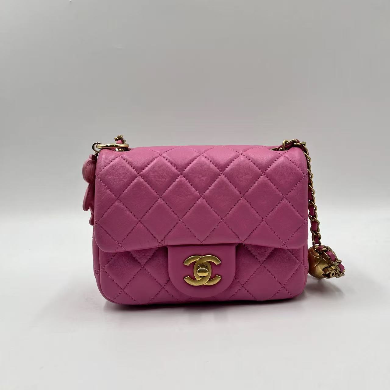 Chanel Classic Flap “Square” rosa