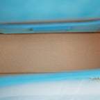 Jacquemus Le Grand Bambino borsa azzurra in suede con logo dorato