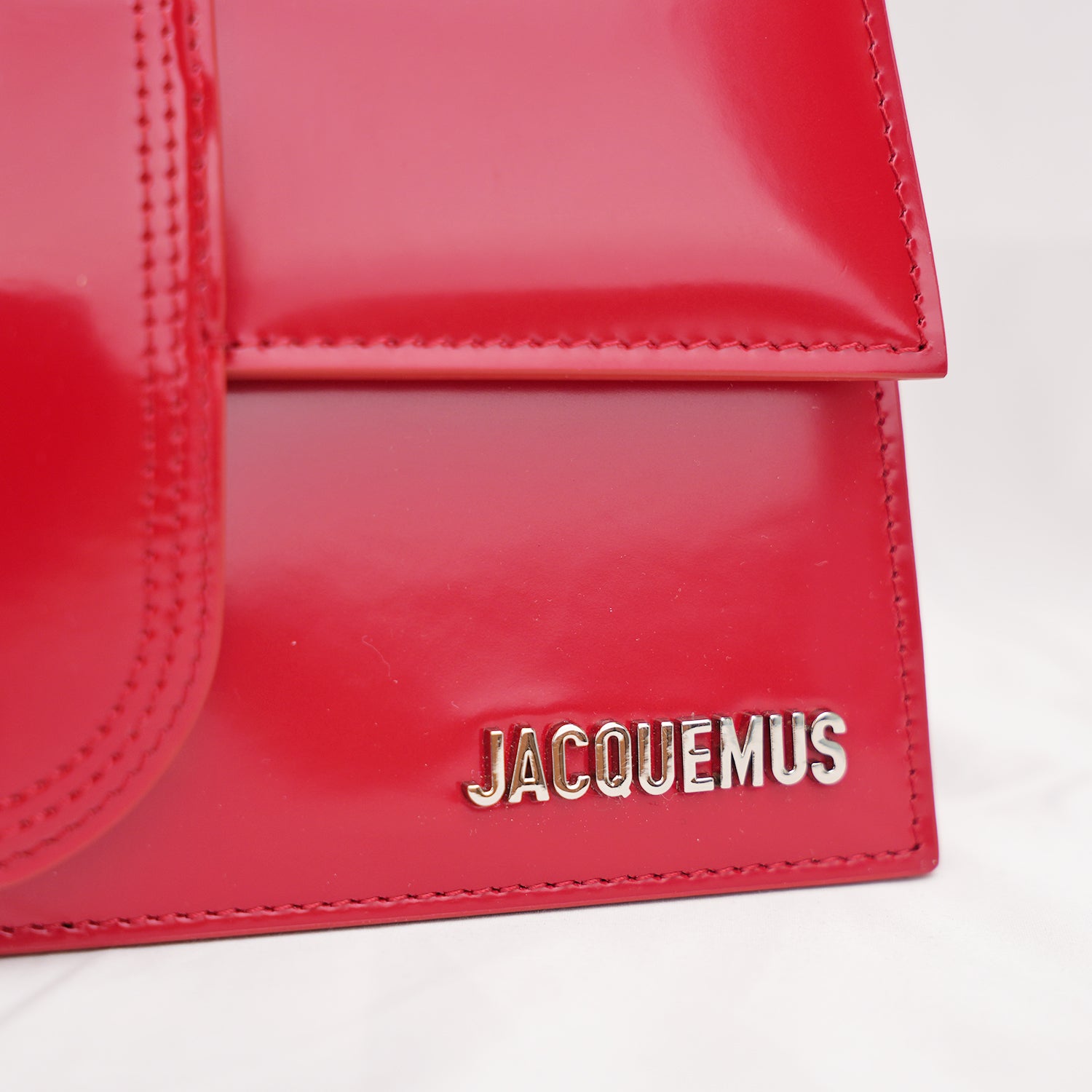 Jacquemus Le Grand Bambino borsa rossa in pelle lucida con logo dorato