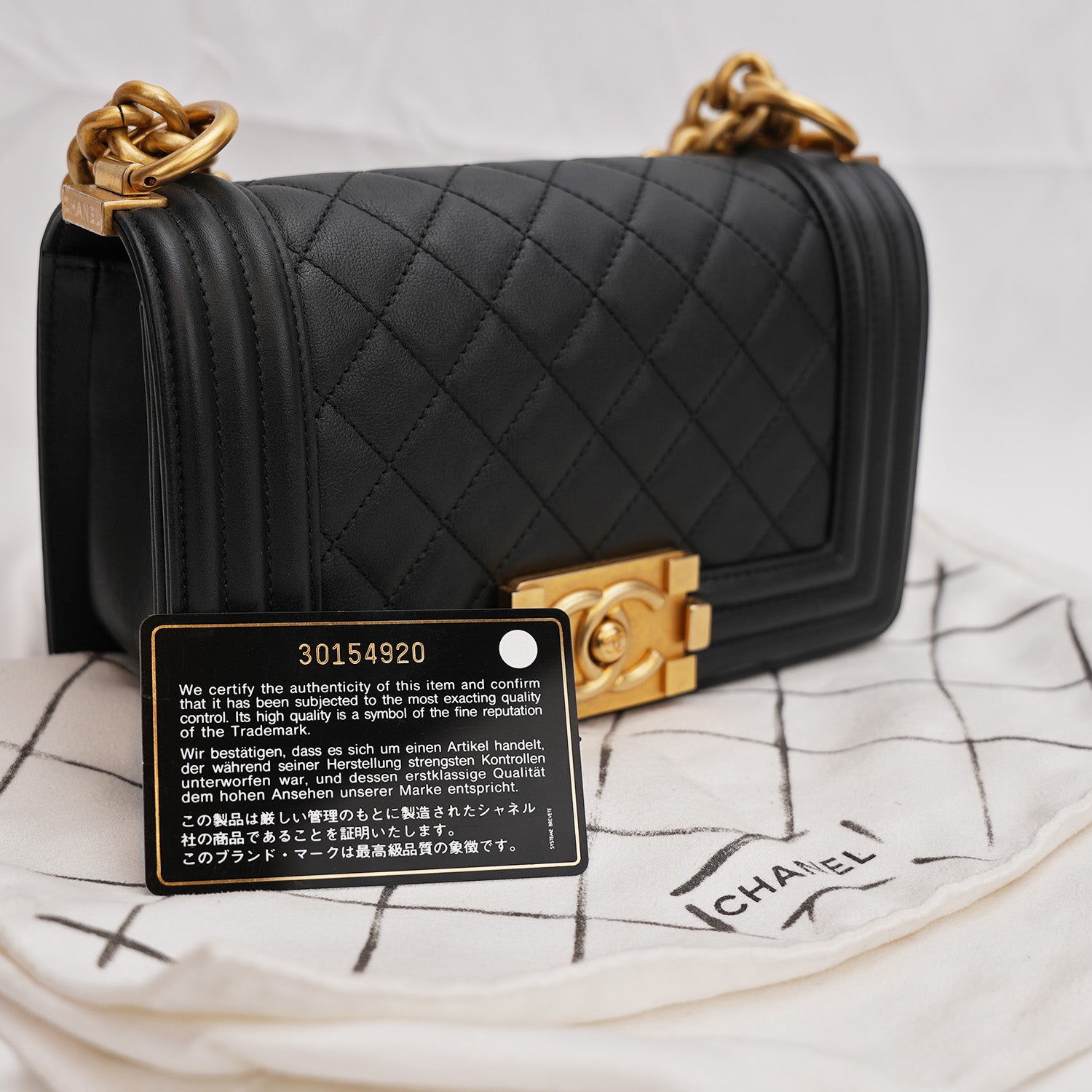 Chanel Leboy borsa a spalla nera con hardware dorato