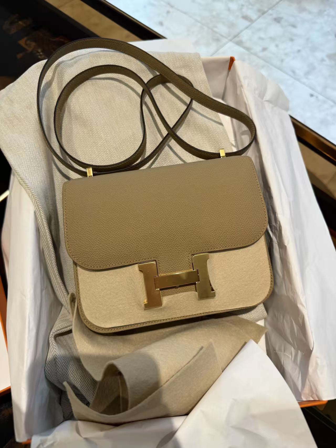 Hermès Constance 19 Grigio Polvere 1C