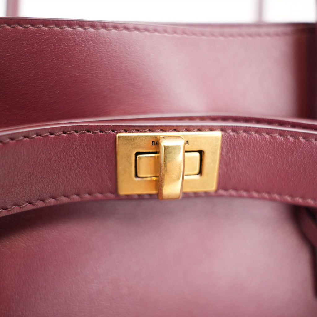 Balenciaga Bel Air Borsa Media in Pelle Bordeaux con Hardware Dorato