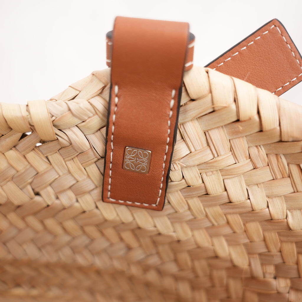 Loewe Basket Bag Small in Palma Intrecciata e Pelle di Vitello Marrone