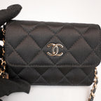 Chanel Mini WOC Borsa a Tracolla Nera in Pelle di Agnello Matelassé con Logo CC Dorato