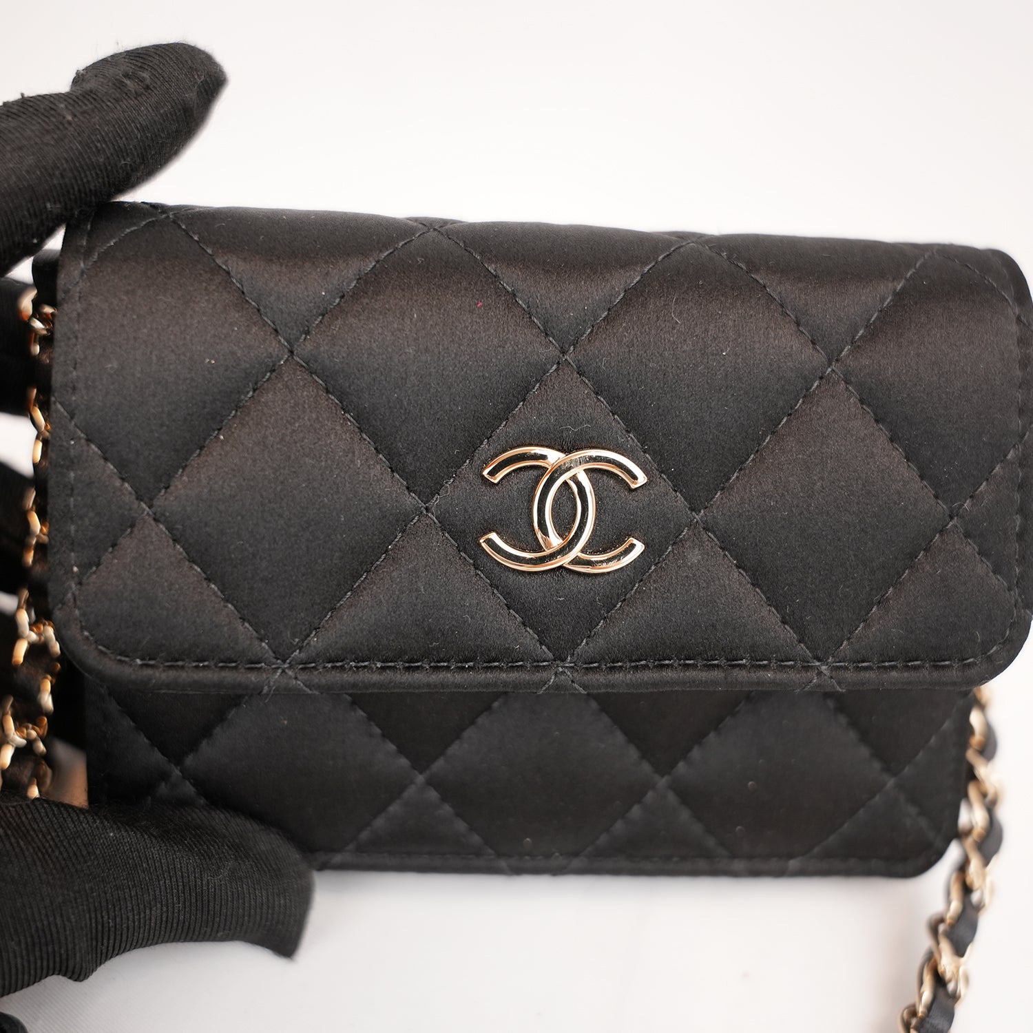 Chanel Mini WOC Borsa a Tracolla Nera in Pelle di Agnello Matelassé con Logo CC Dorato