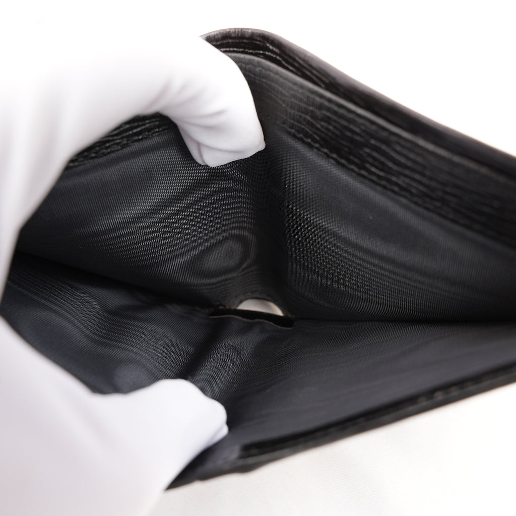 Salvatore Ferragamo Portafoglio Bifold da Uomo in Pelle di Vitello Nera con Logo Metallico e Scatola