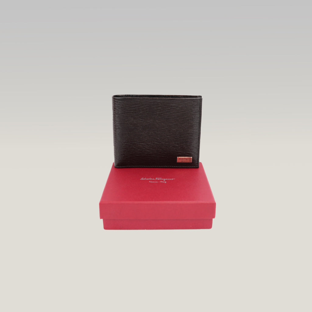 Salvatore Ferragamo Portafoglio Bifold da Uomo in Pelle di Vitello Nera con Logo Metallico e Scatola