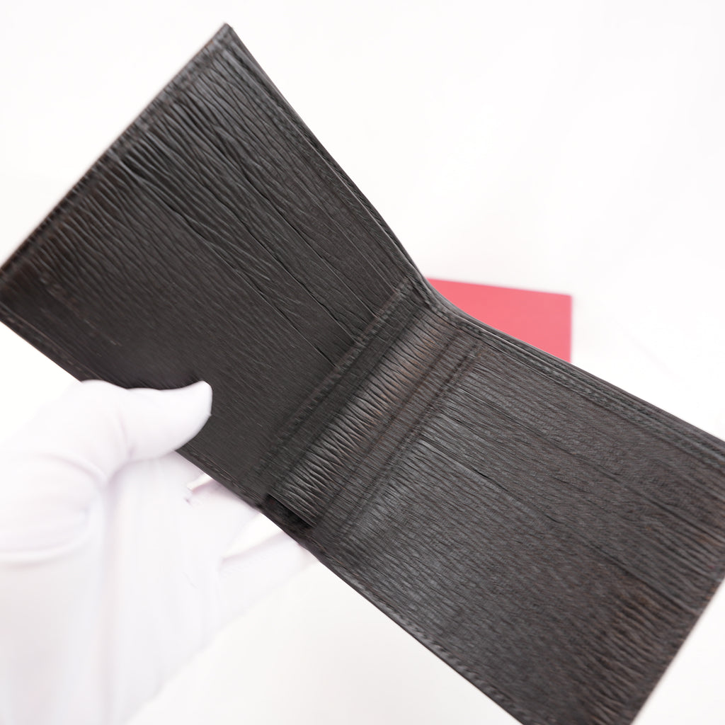 Salvatore Ferragamo Portafoglio Bifold da Uomo in Pelle di Vitello Nera con Logo Metallico e Scatola