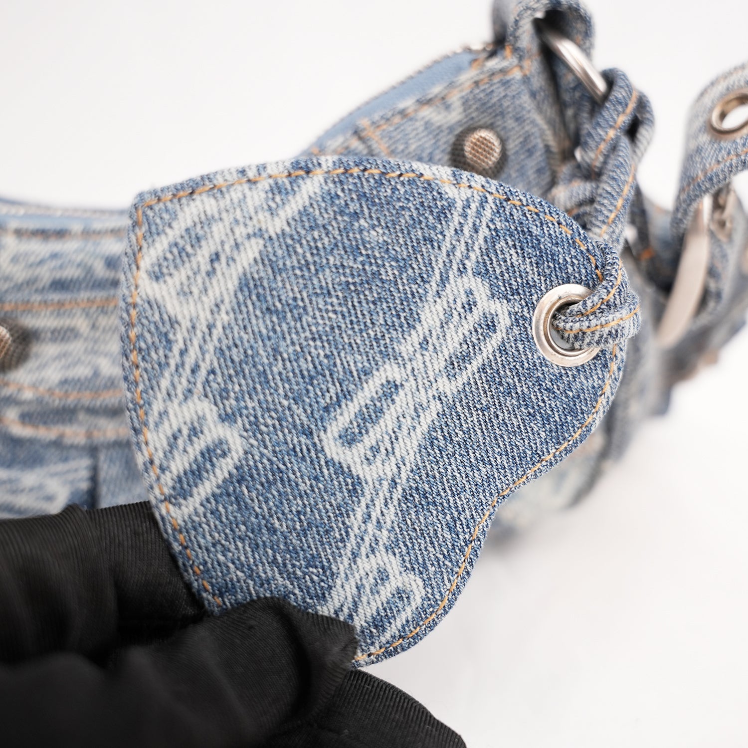 Balenciaga Le Cagole Borsa a Spalla Blu in Denim e Tela Monogram con Borchie
