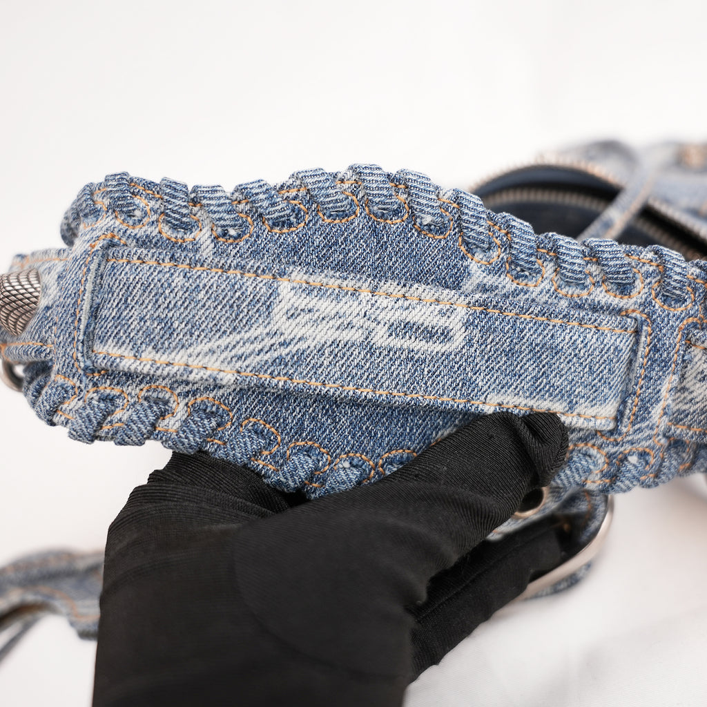 Balenciaga Le Cagole Borsa a Spalla Blu in Denim e Tela Monogram con Borchie