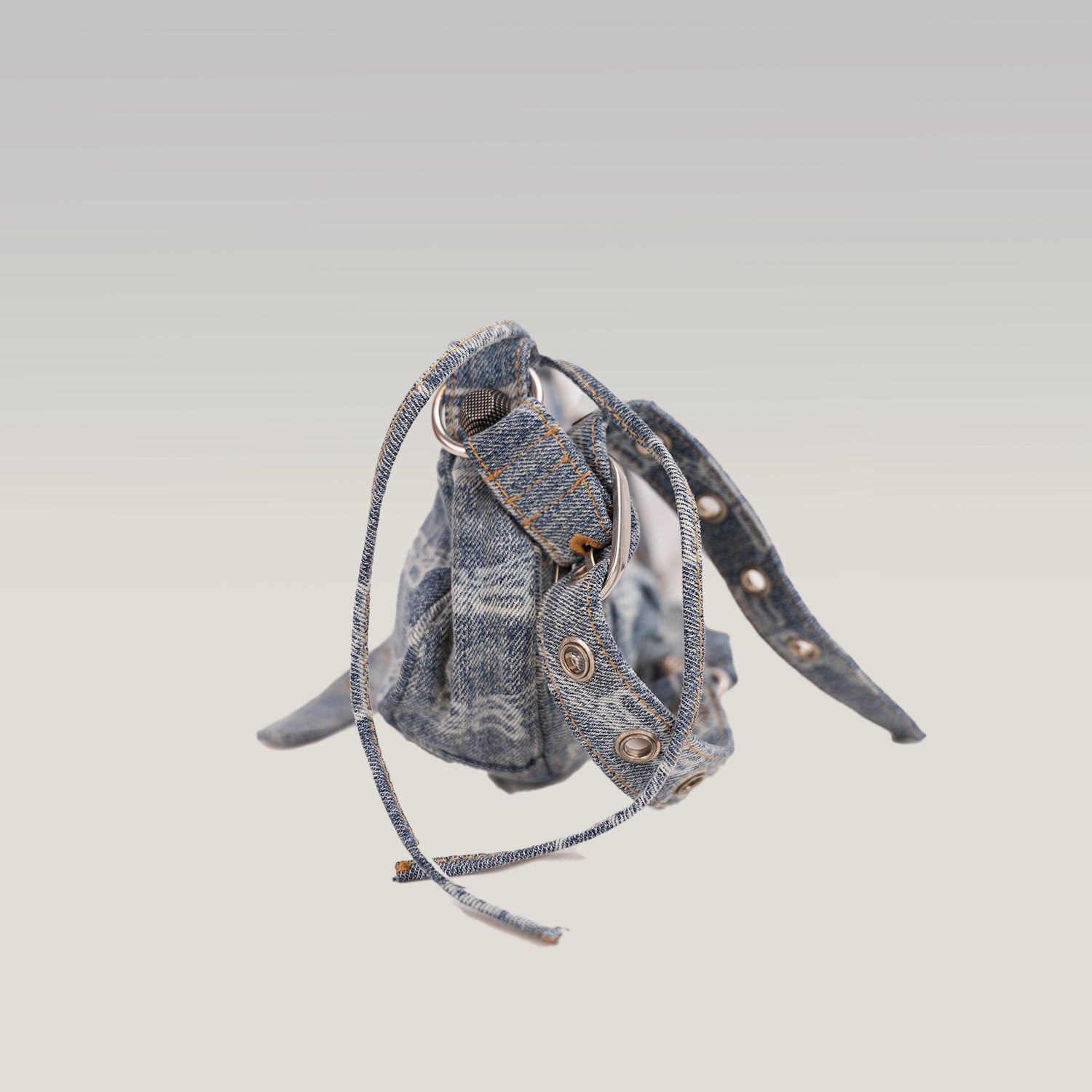 Balenciaga Le Cagole Borsa a Spalla Blu in Denim e Tela Monogram con Borchie