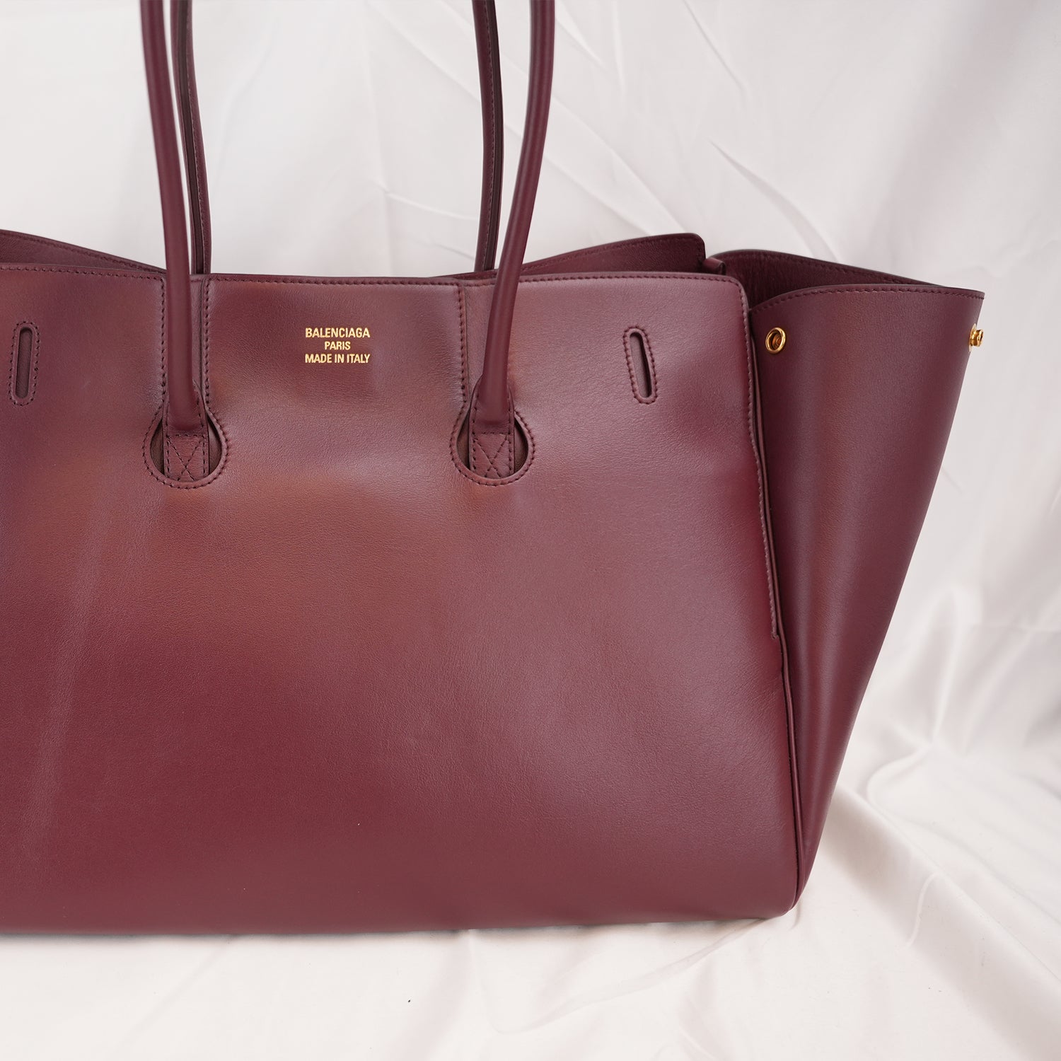 Balenciaga Bel Air Borsa Media in Pelle Bordeaux con Hardware Dorato