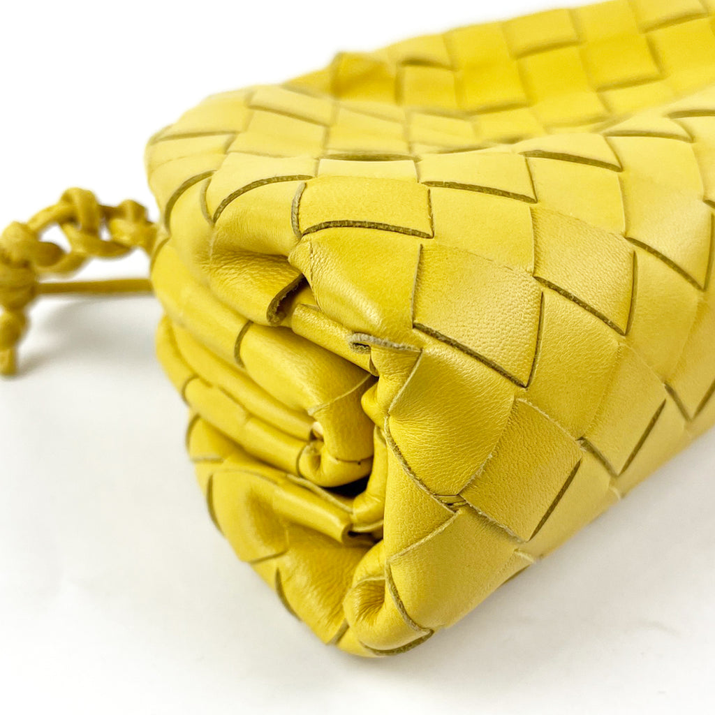 Borsa Bottega Veneta Mini Pouch Gialla in Pelle Intrecciata con Tracolla
