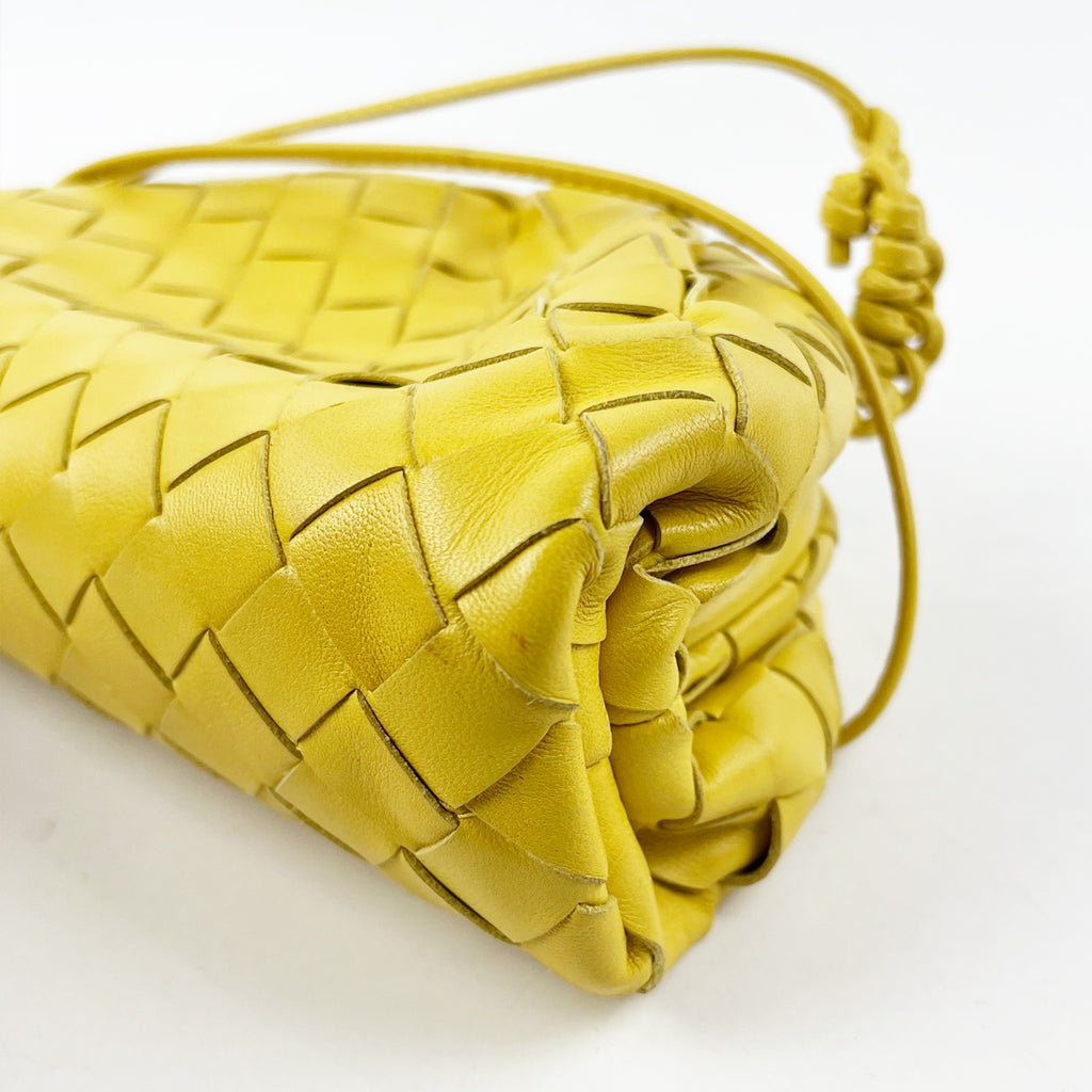 Borsa Bottega Veneta Mini Pouch Gialla in Pelle Intrecciata con Tracolla