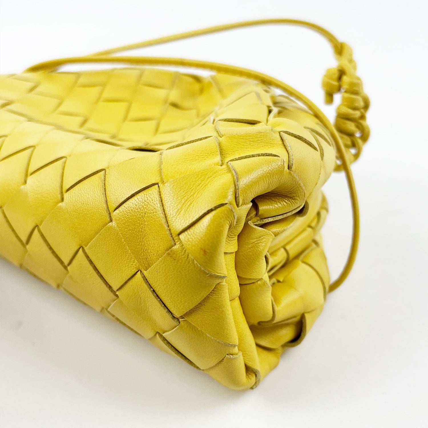 Borsa Bottega Veneta Mini Pouch Gialla in Pelle Intrecciata con Tracolla