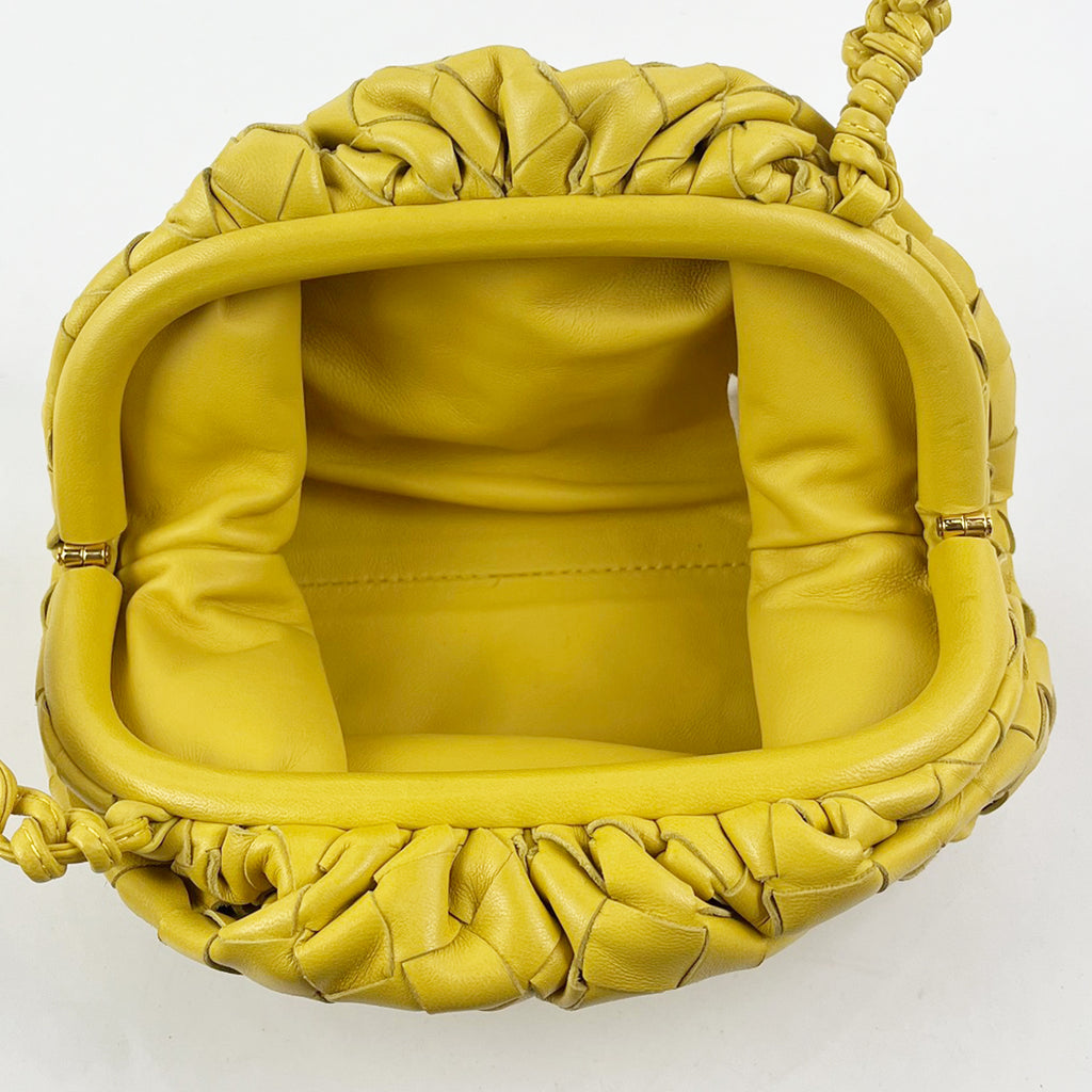 Borsa Bottega Veneta Mini Pouch Gialla in Pelle Intrecciata con Tracolla