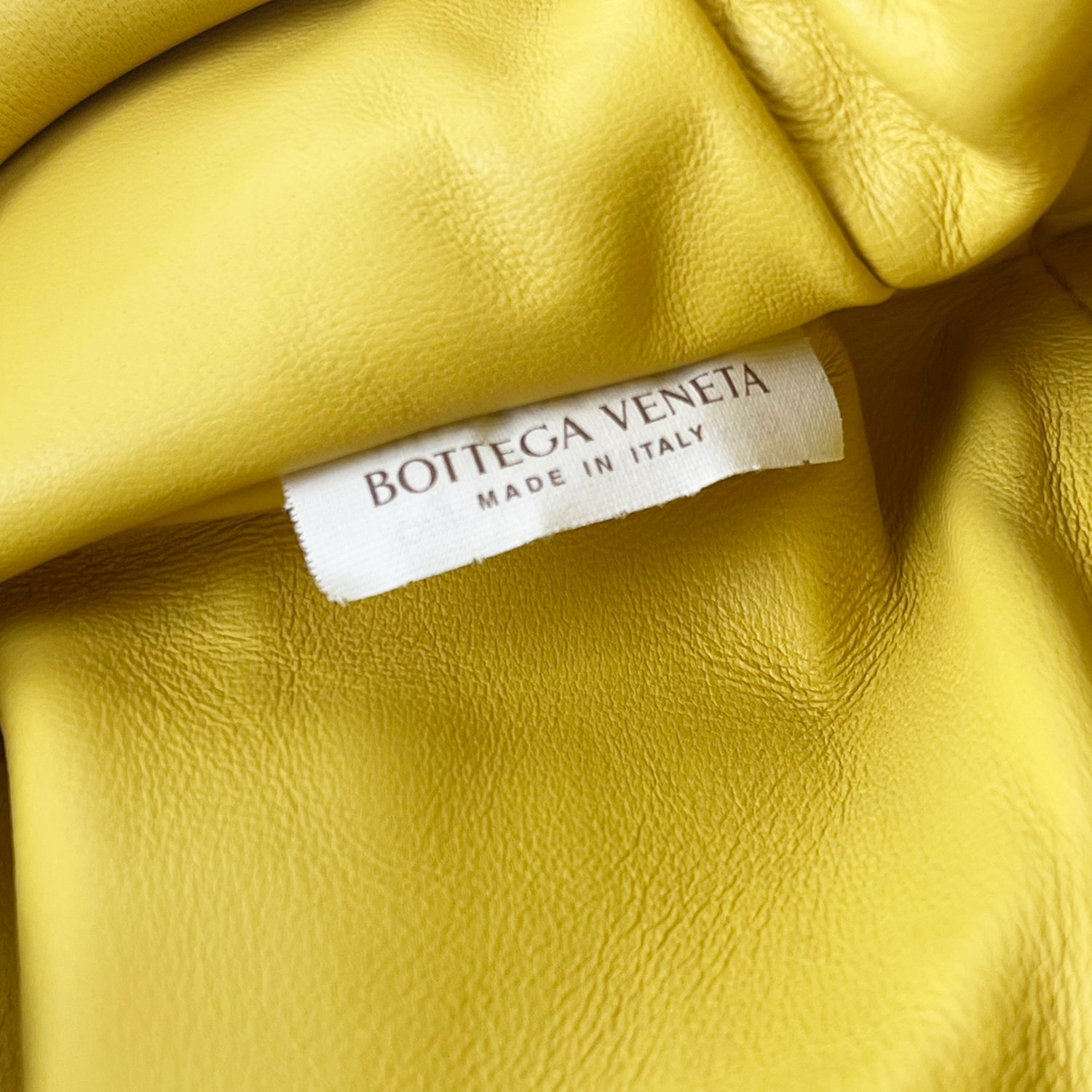 Borsa Bottega Veneta Mini Pouch Gialla in Pelle Intrecciata con Tracolla