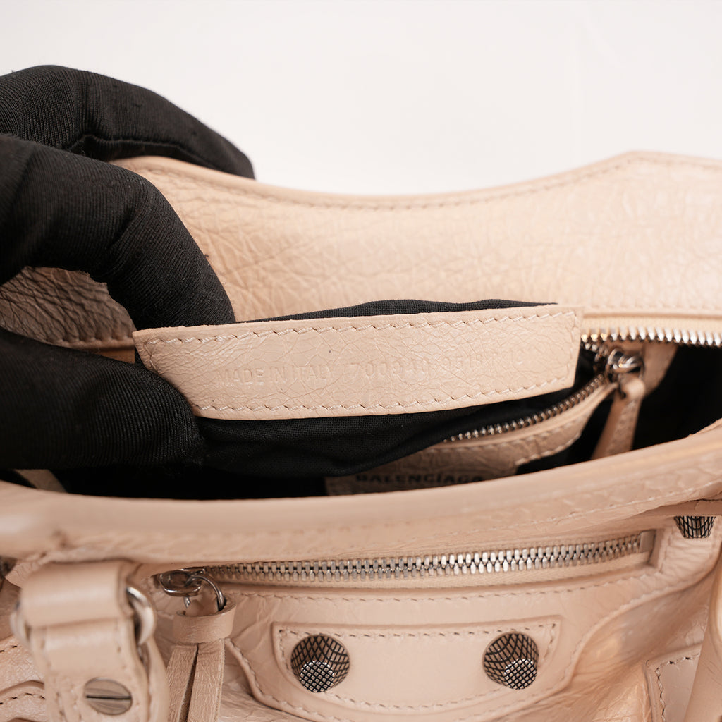 Balenciaga Neo Cagole Borsa Piccola in Pelle Arena Beige Nude con Borchie e Frange 26 cm