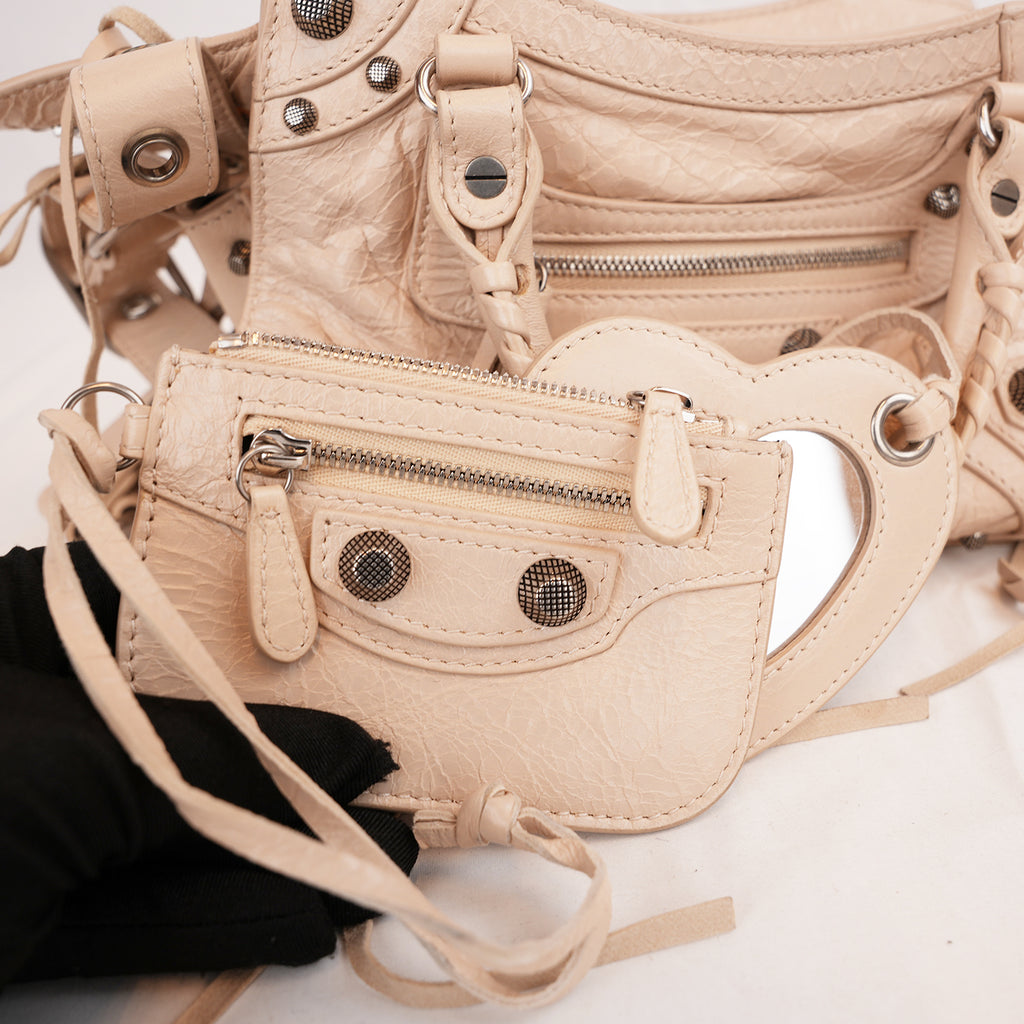 Balenciaga Neo Cagole Borsa Piccola in Pelle Arena Beige Nude con Borchie e Frange 26 cm