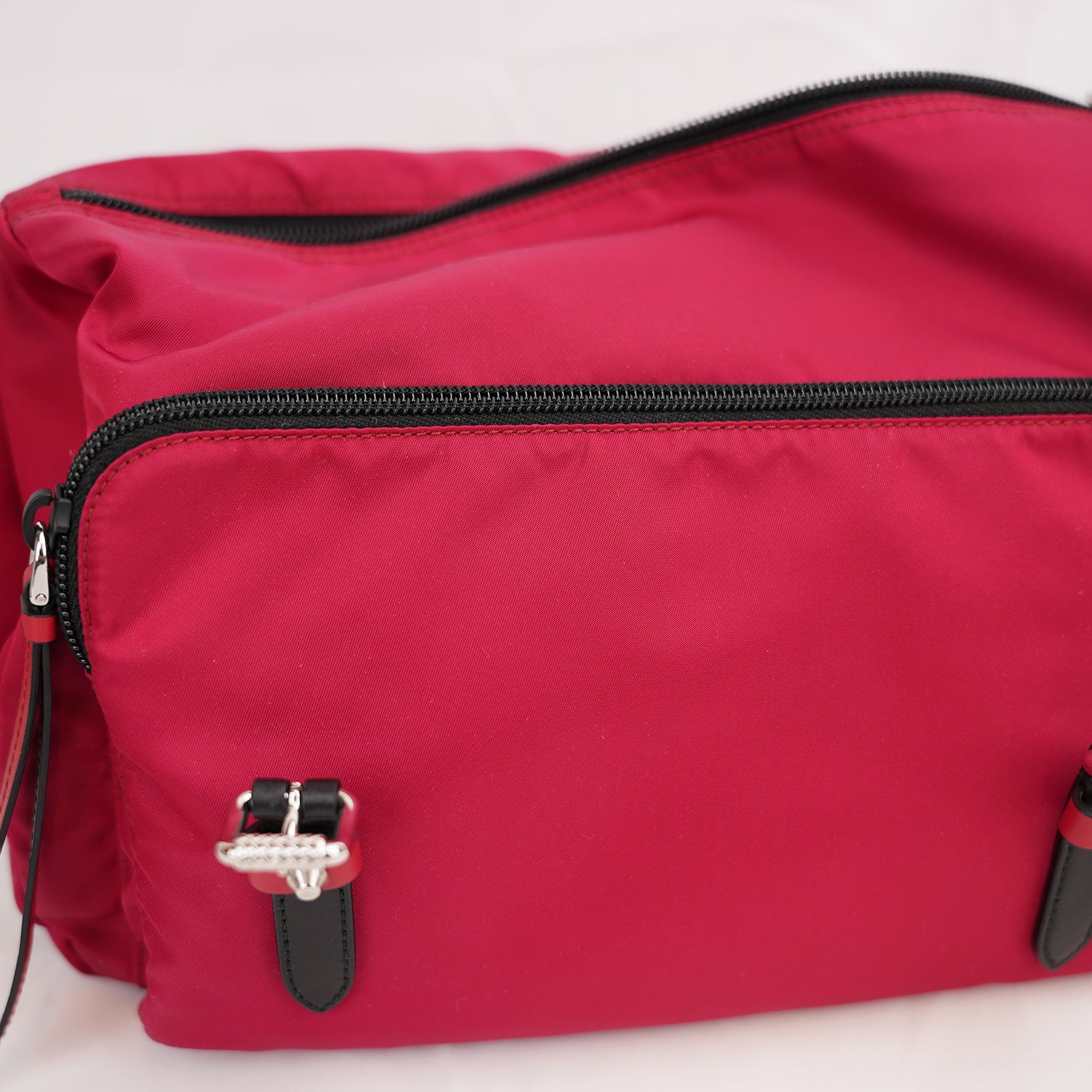 Prada Vintage Marsupio Rosso in Nylon con Borchie e Logo Triangolare