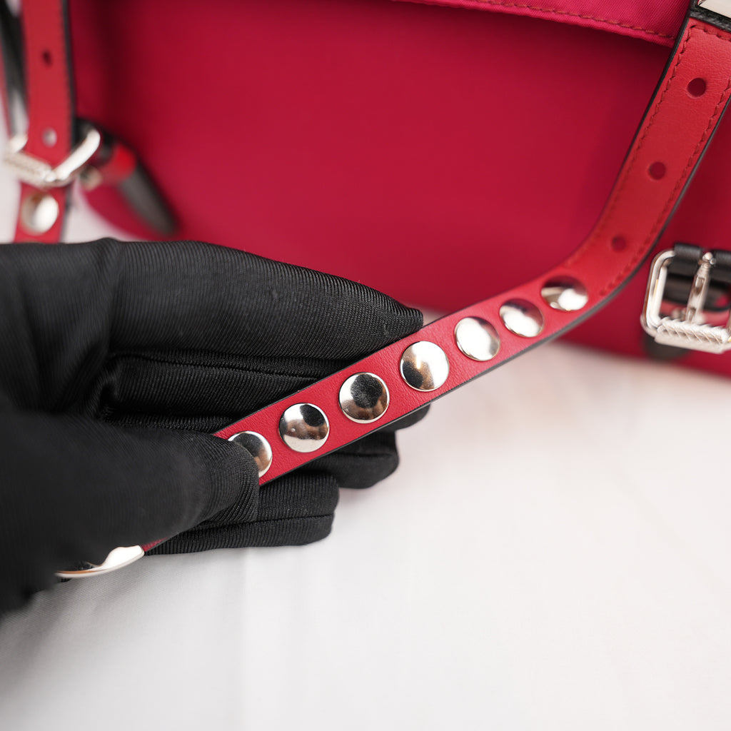 Prada Vintage Marsupio Rosso in Nylon con Borchie e Logo Triangolare