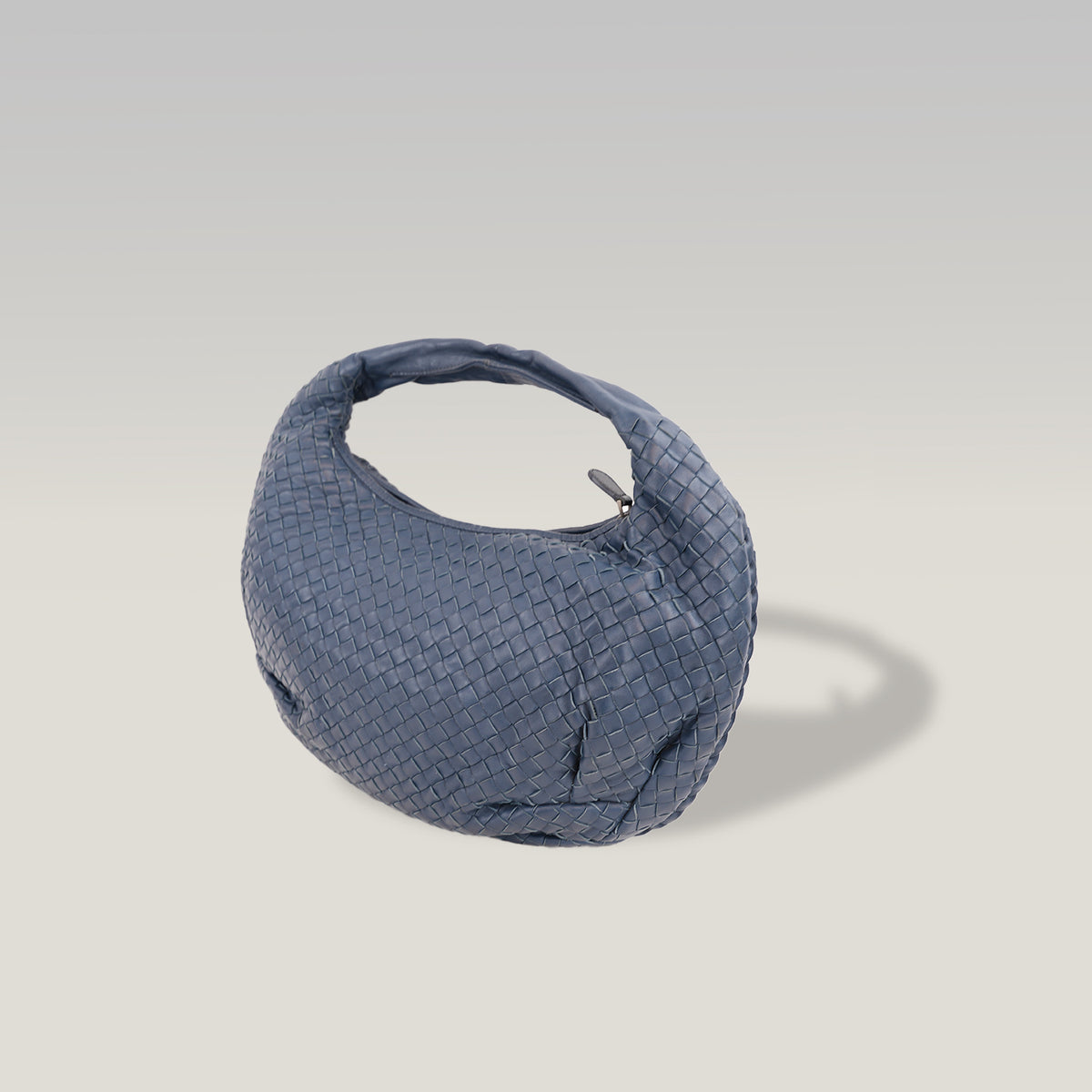 Bottega Veneta Borsa Hobo a Spalla in Pelle Intrecciato Blu Scuro con Manico Singolo