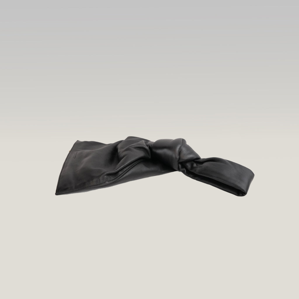Bottega Veneta Mini Twist Nera in Pelle con Dettagli Dorati