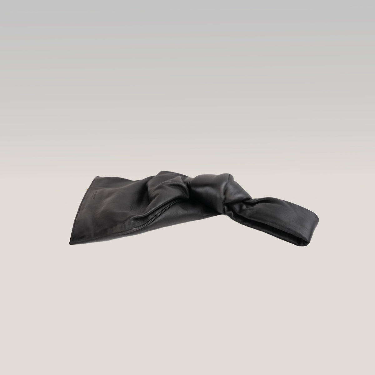 Bottega Veneta Mini Twist Nera in Pelle con Dettagli Dorati
