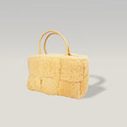 Bottega Veneta Arco Tote Media in Shearling Giallo Crema con Finiture in Pelle, Pochette e Dust Bag