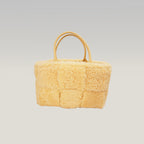Bottega Veneta Arco Tote Media in Shearling Giallo Crema con Finiture in Pelle, Pochette e Dust Bag