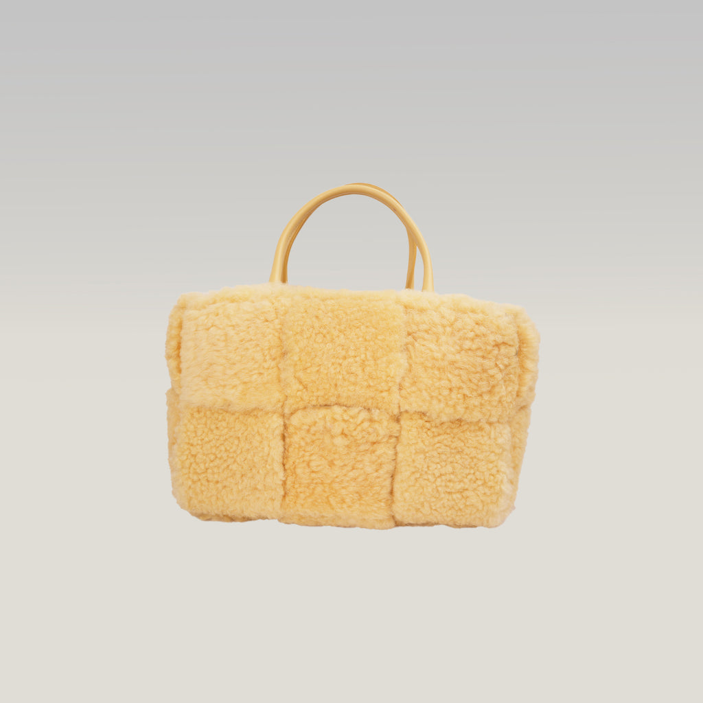 Bottega Veneta Arco Tote Media in Shearling Giallo Crema con Finiture in Pelle, Pochette e Dust Bag